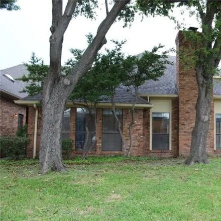 Rent this 3 bed house on A Wagging Tail Pet Salon in Cobblers Lane, Dallas