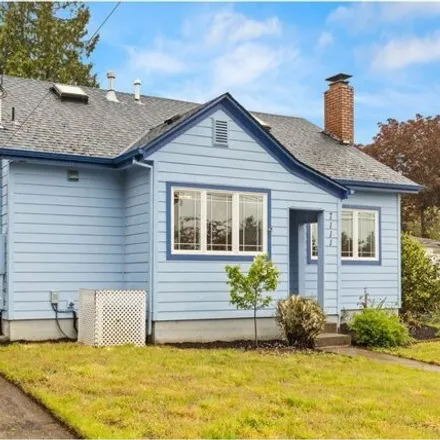 Image 2 - 7111 North Mobile Avenue, Portland, OR 97217, USA - House for sale