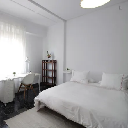 Rent this 6 bed room on Carrer del Doctor Zamenhof in 4, 46008 Valencia