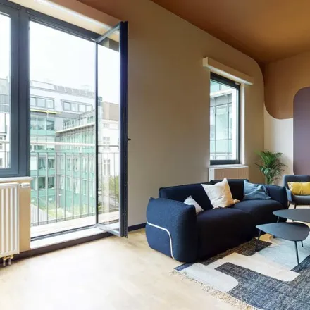 Rent this 1 bed room on Rue du Taciturne - Willem de Zwijgerstraat 51 in 1000 Brussels, Belgium