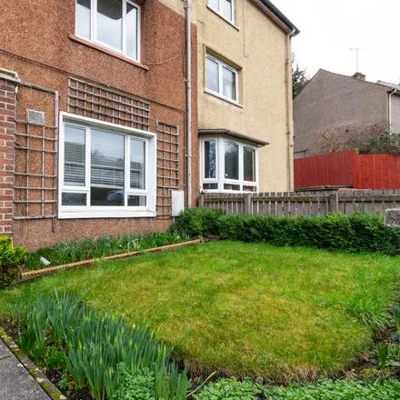 Rent this 3 bed townhouse on Winifred Crescent in Kirkcaldy, KY2 5SY