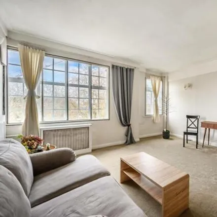 Buy this 1 bed apartment on 195-197 King's Road in London, SW3 5UE