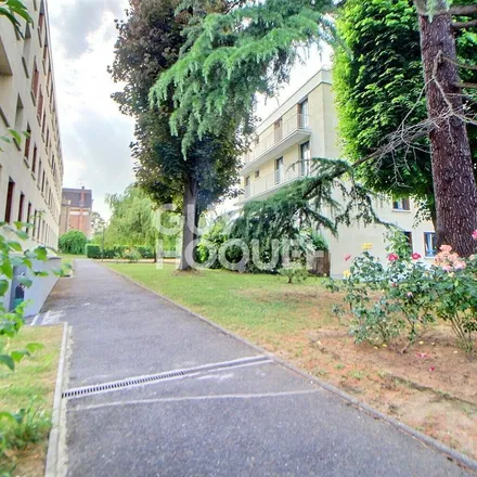 Image 8 - 15 Rue Lazare Carnot, 78220 Viroflay, France - Apartment for rent