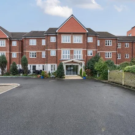 Rent this 1 bed apartment on Spur House in The Crescent, Maidenhead
