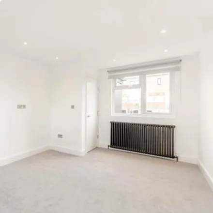 Rent this 3 bed duplex on Capel House in South Place, London
