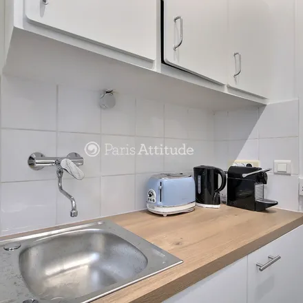 Image 7 - 4 Rue Duhesme, 75018 Paris, France - Apartment for rent