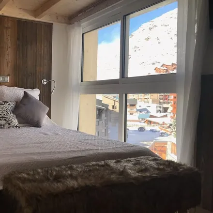 Rent this 3 bed apartment on 73440 Val Thorens