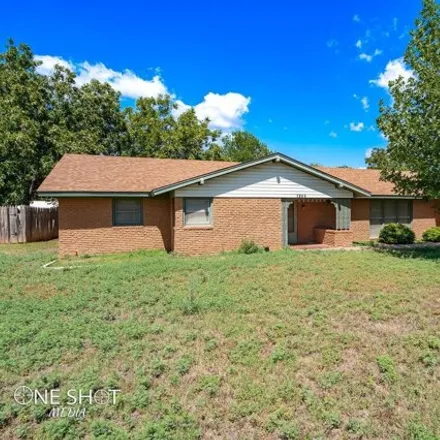 Buy this 3 bed house on 1205 Park Drive in Stamford, TX 79553