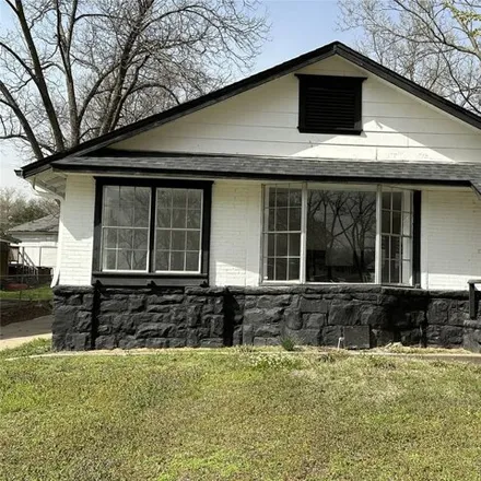 Buy this 2 bed house on 125 West McKinley Avenue in Sapulpa, OK 74066