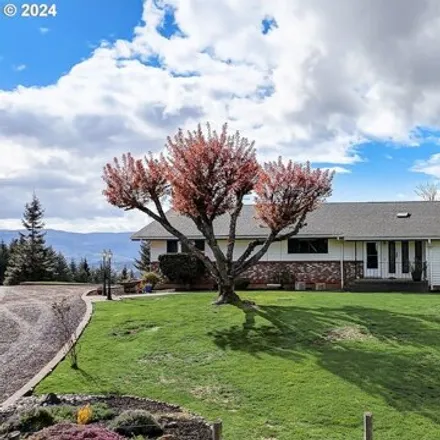 Buy this 3 bed house on 260 Si Town Rd in Castle Rock, Washington