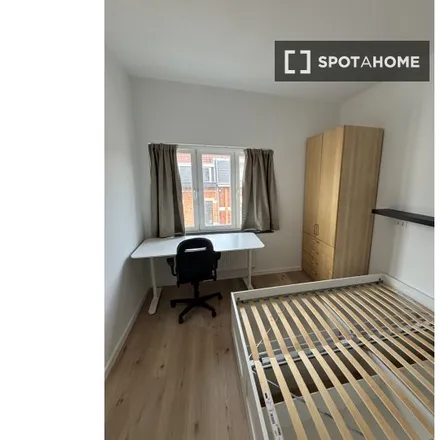 Rent this 3 bed room on Rue César Franck - César Franckstraat in 1050 Ixelles - Elsene, Belgium