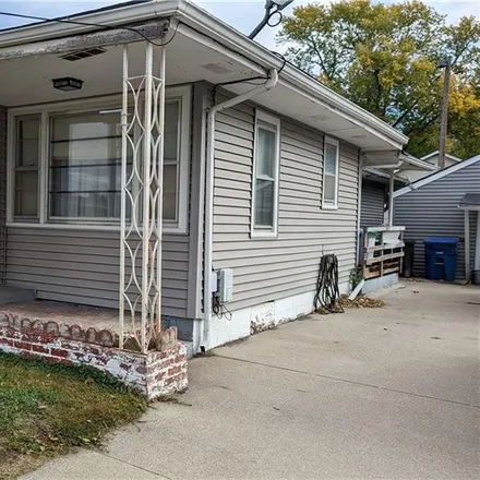 Buy this 2 bed house on 2521 East 39th Street in Des Moines, IA 50317
