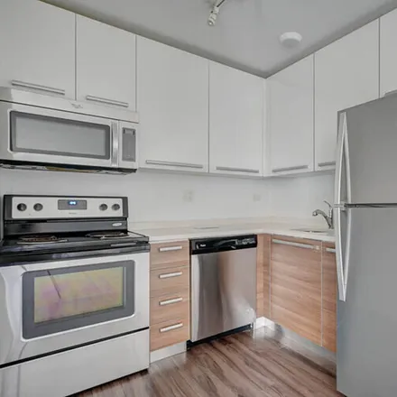 Rent this 1 bed apartment on 925 W Carmen Ave