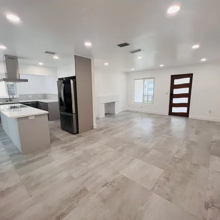 Image 2 - 2350 Southwest 24th Street, Silver Bluff Estates, Miami, FL 33145, USA - Apartment for rent