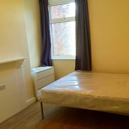 Rent this 5 bed room on Villiers Road in Dudden Hill, London