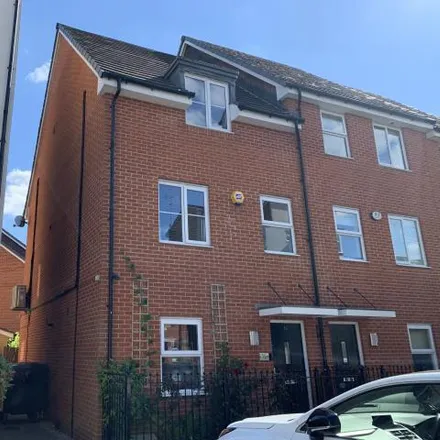 Rent this 3 bed townhouse on Longships Way in Reading, RG2 0GF