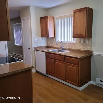 Image 3 - 58 Amberly Drive, Whittier Oaks, Manalapan Township, NJ 07726, USA - House for rent