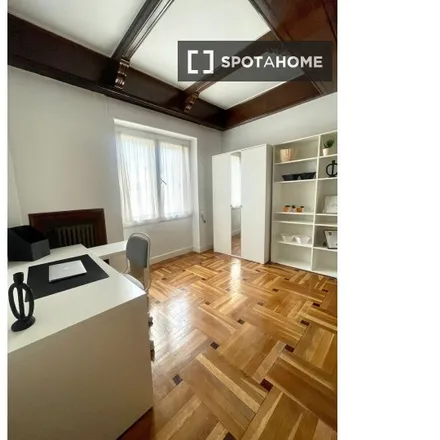 Rent this 7 bed room on Madrid in Calle de Hermosilla, 64