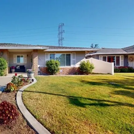 Image 2 - 2401 Northridge Drive, Modesto, CA 95350, USA - House for sale