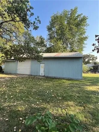 Buy this studio house on 720 East Floral Avenue in Nevada, MO 64772