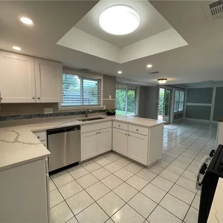 Image 4 - 7415 Shadywood Drive, Austin, TX 78745, USA - House for rent