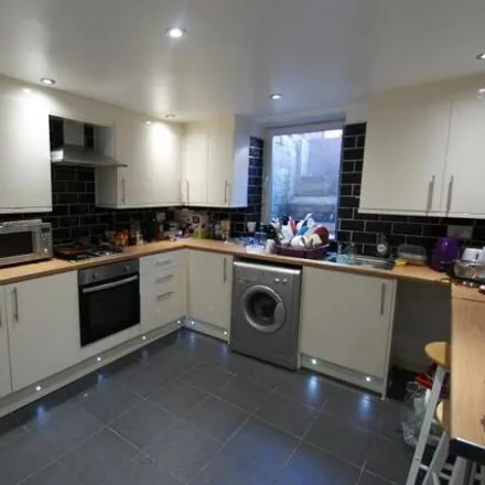 Rent this 5 bed townhouse on Back Hessle Mount in Leeds, LS6 1ER