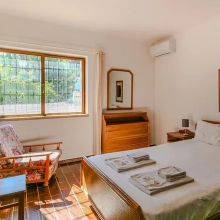 Rent this 5 bed house on Crowne Plaza Vilamoura Tesla Destination Charger in Rua da Comporta, 8125-403 Quarteira