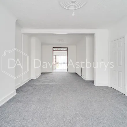 Image 1 - Branksome Avenue, Upper Edmonton, London, N18 1HB, United Kingdom - Townhouse for rent