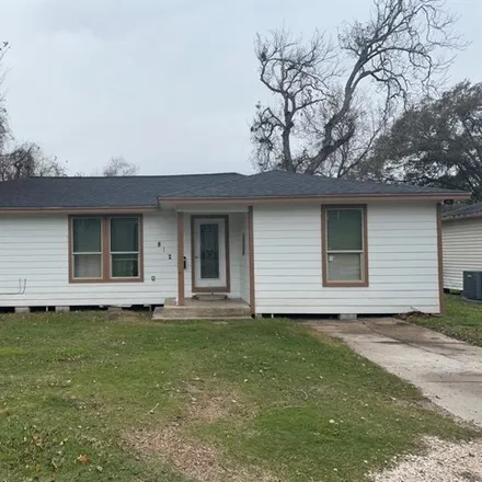 Rent this 4 bed house on 877 Old Angleton Road in Clute, TX 77531