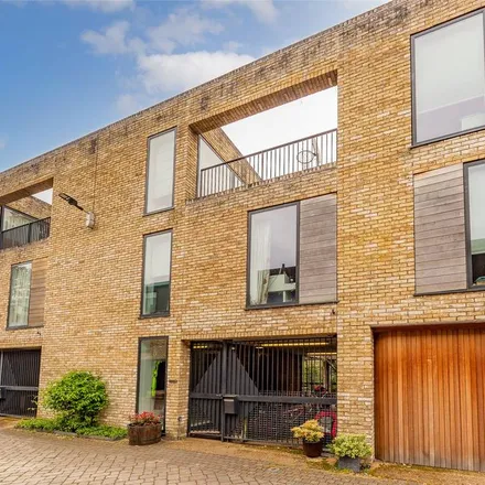 Rent this 3 bed townhouse on 10 Gilmour Road in Cambridge, CB2 8DX