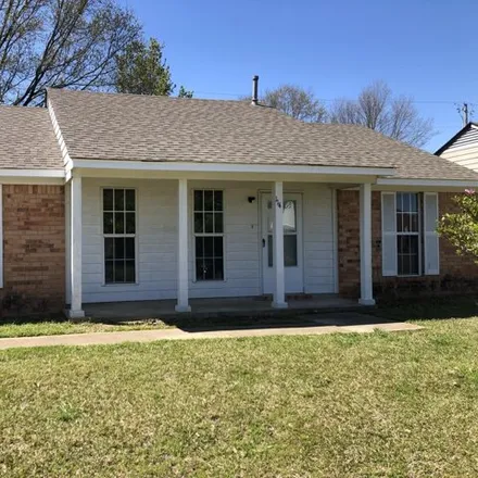 Rent this 3 bed house on 140 Dogwood Drive in Senatobia, MS 38668