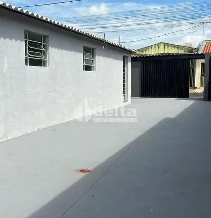 Buy this 3 bed house on Avenida Doutor Bezerra de Menezes in Jardim Brasília, Uberlândia - MG