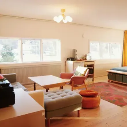 Rent this 1 bed room on Drottningvägen in Trångsund, Sweden