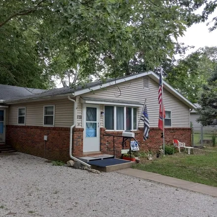 Buy this 3 bed house on 829 North Walnut Street in Monticello, IL 61856