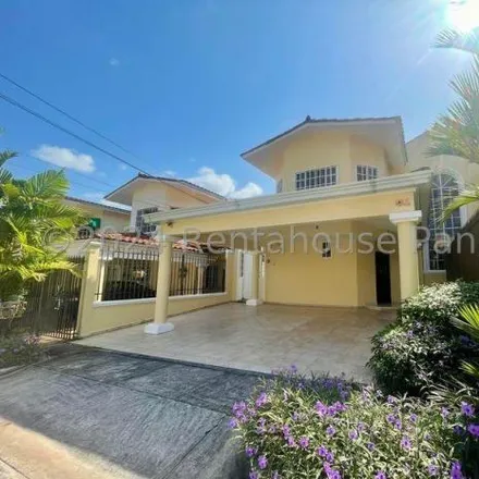 Rent this 3 bed house on Calle Los Lirios in Albrook, 0843