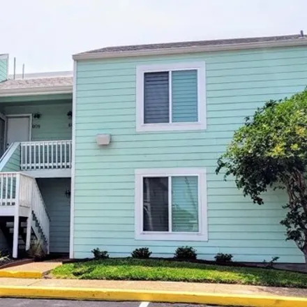 Rent this 2 bed condo on 686 Lauderdale Drive in Rockport, TX 78382