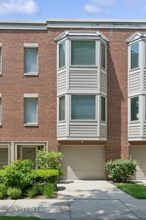 Image 2 - 2300-2358 North Lakewood Avenue, Chicago, IL 60614, USA - House for sale