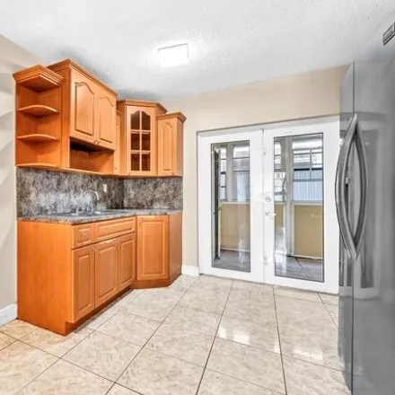 Image 4 - 3264 West 70th Street, Hialeah, FL 33018, USA - Townhouse for sale