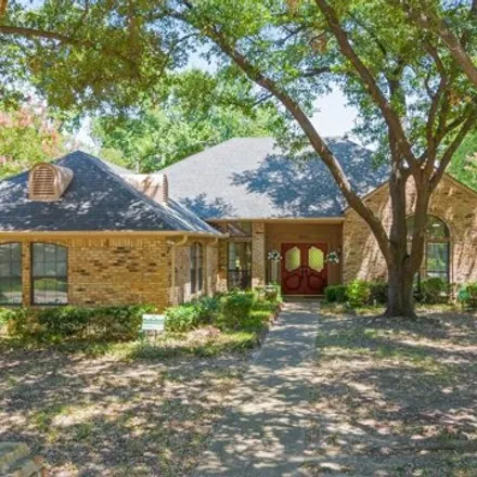 Buy this 3 bed house on 9923 Woodlake Dr in Dallas, Texas