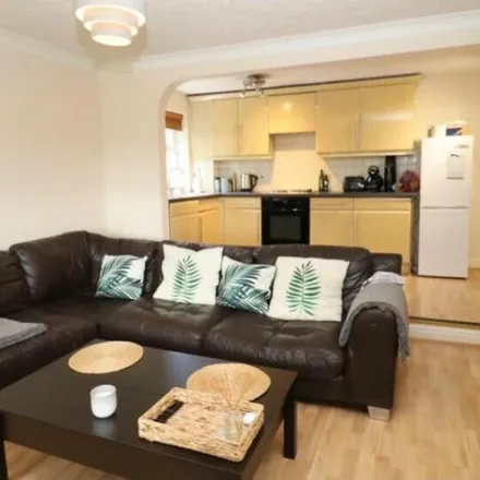 Image 3 - unnamed road, Liverpool, L19 3RY, United Kingdom - Apartment for rent