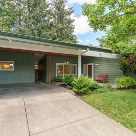 Buy this 3 bed house on 3430 View Lane in Eugene, OR 97405