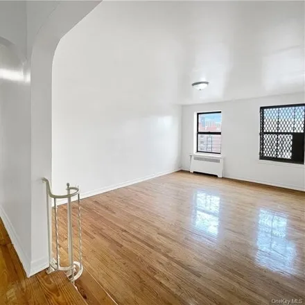 Image 2 - 1200 Woodycrest Avenue, New York, NY 10452, USA - Apartment for sale