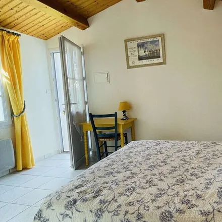 Rent this 4 bed house on Noirmoutier-en-l'Île in 11 Rue du Puits Neuf, 85330 Noirmoutier-en-l'Île