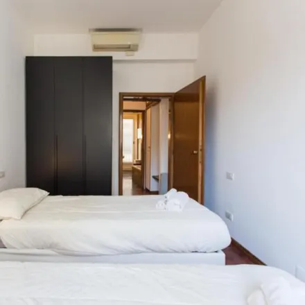 Image 3 - Libero, Via Durini, 20122 Milan MI, Italy - Apartment for rent