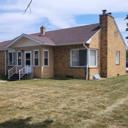 Buy this 3 bed house on 563 West Kentucky Avenue in Effingham, IL 62401