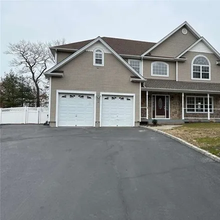 Rent this 4 bed house on 1 Crystal Court in Nesconset, Smithtown