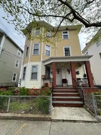 Image 1 - 82 Wallace Street, Olneyville, Providence, RI 02909, USA - House for sale