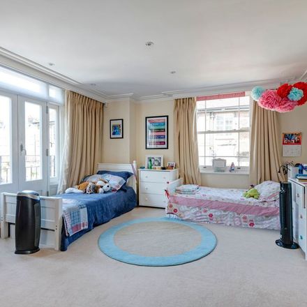 Rent this 5 bed apartment on 58 Acacia Road in London, NW8