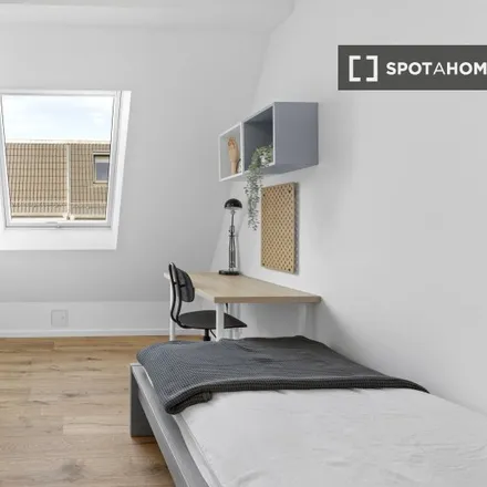 Rent this 6 bed room on Turiner Straße 5 in 13347 Berlin, Germany