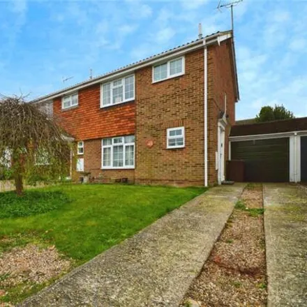 Buy this 3 bed duplex on Laxton Way in Faversham, ME13 8LJ